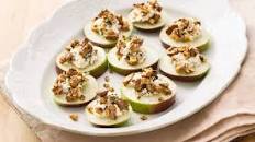 Pear, goat's cheese and candied walnut bites Thumbnail