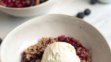 Easy Triple Berry Crumble With Oats Thumbnail