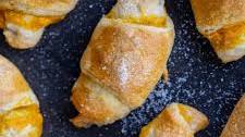 10 Minute Pumpkin Croissants (4 Ingredients)