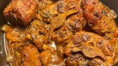 Braised Oxtails in Red Wine Sauce