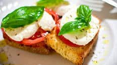 Bruschetta caprese