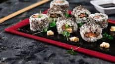 California rolls con salmone cetriolo e salsa senape e miele