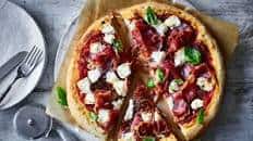 Caramelised onion, goats' cheese and Parma ham pizza