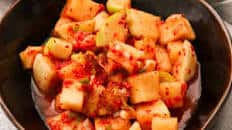 Easy Kkakdugi Recipe (Korean Radish Kimchi)