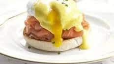 Eggs benedict with smoked salmon & chives