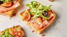 Honey-Roasted Fig and Prosciutto Bruschetta