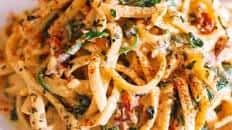 Linguine with spinach and sun-dried tomato cream sauce