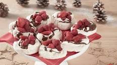 Mini Christmas Pavlova with Nutella®