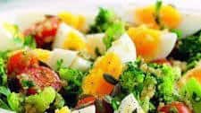 Quinoa and egg salad with broccoli & seeds