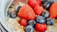 Quinoa Breakfast Bowl with Berries