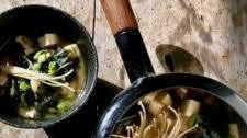 RECIPE: Miso Soup with Wakame Seaweed, Tofu, and Mushrooms