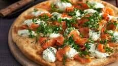 Smoked salmon and crème fraîche pizza