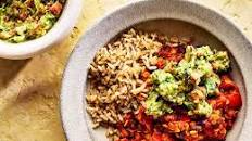 Spicy red lentil chilli with guacamole & rice