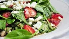 Delicious Easy Spinach and Strawberry Salad With Feta Thumbnail