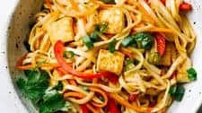 VEGETABLE LO MEIN WITH CRISPY TOFU