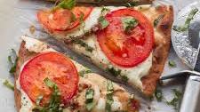 15 Minute Easy Margherita Flatbread Pizza