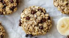 3-Ingredient Banana Oatmeal Cookies (with chocolate chips!)