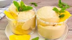 4-Ingredient Pineapple Coconut Sorbet: the Recipe for a Refreshing, Creamy and Dairy-Free Dessert!