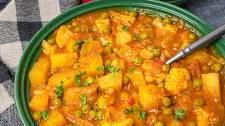 Aloo Gobi Matar (Potato Cauliflower and Pea Curry)