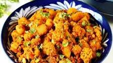 Aloo Gobi Recipe (Cauliflower Potato Curry)