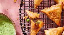 Aloo Samosas (Potato Samosas)