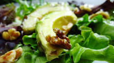 Avocado, Lettuce and Walnut Salad With Honey Dressing