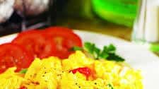 Avocado & tomato scramble