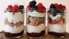 BERRY YOGURT PARFAIT