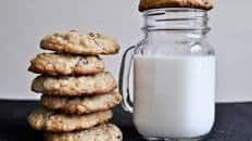 Chewy Chocolate Chip Oatmeal Cookies