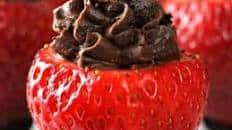 Chocolate Cheesecake Stuffed Strawberries (No Bake!!)