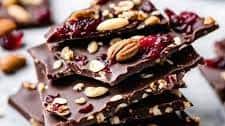 Coconut Oil Chocolate Bark (4-Ingredients, Vegan)