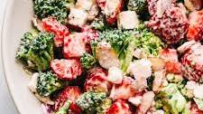 Creamy Strawberry Broccoli Salad