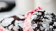 Crinkle Cookies with Peppermint Cream