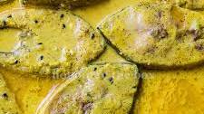 Doi Ilish Bhapa/Steamed Hilsa in Mustard-Yogurt Gravy