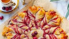 Easy, 3-Ingredient Christmas Star Twist Pastry (video)