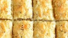 Easy Cheesy Garlic Breadsticks