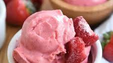 Easy Homemade Strawberry Frozen Yogurt