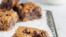Flourless Chocolate Chip Chickpea Blondies with Sea Salt {vegan, gluten-free & healthy}