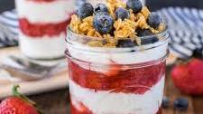 Healthy Strawberry Yogurt Parfaits