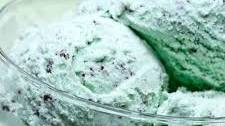 Homemade Mint Chocolate Chip Ice Cream