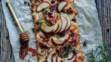Honey Roasted Pear and Brie Flatbread Pizza with Prosciutto