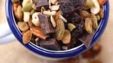 How To Build a Healthy Trail Mix