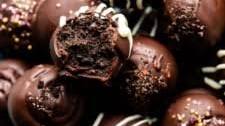 How to Make Oreo Balls (Truffles)