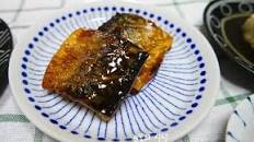 How to make grilled mackerel teriyaki (Japanese fish dish)