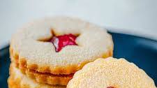 Linzer cookies (Linecké cukroví) - Traditional Czech Recipe