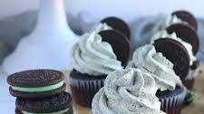 Mint Cookies and Cream Buttercream Frosting