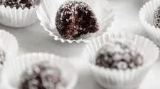 No-Bake Tahini Chocolate Date Balls