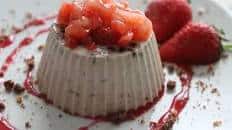 PANNA COTTA CON CIOCCOLATO, FRAGOLE E CHAMPAGNE