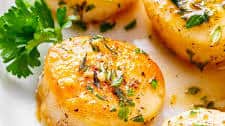 Pan Seared Scallops (With Garlic Butter)