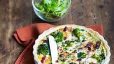 Quiche au brocoli, chèvre et lardons fumés